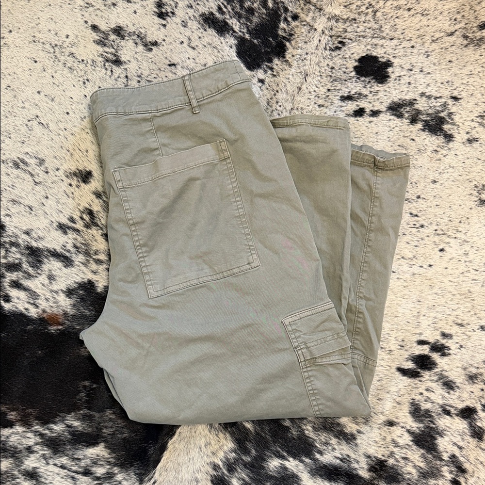 Olive Green Cargo Cropped Pants